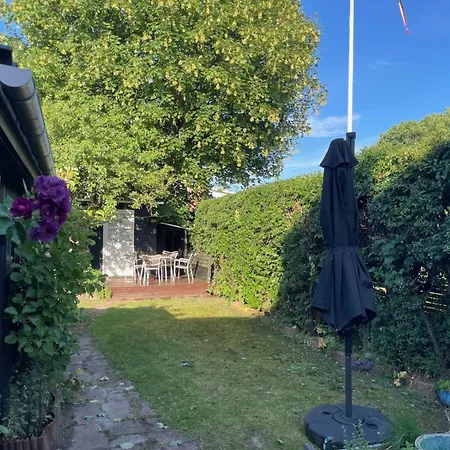With Garden, Free Parking & 5 Min From Train *