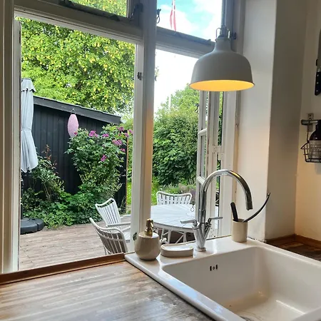 With Garden, Free Parking & 5 Min From Train