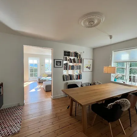 With Garden, Free Parking & 5 Min From Train